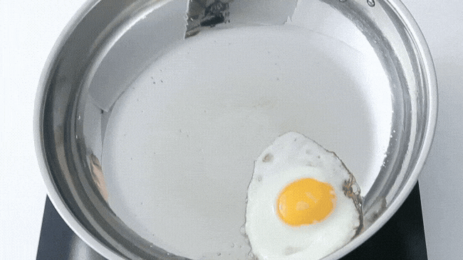 目玉焼き調理デモ